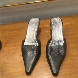 Vero Cuoio Black Mules with Pointed Toe and Kitten Heel